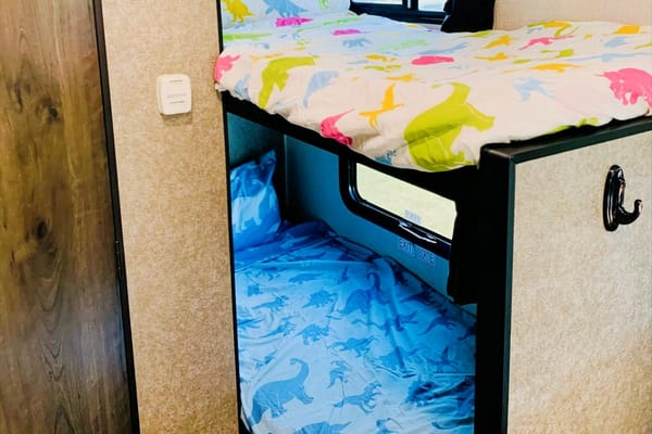 Jay&Sarah's Starcraft Camper
