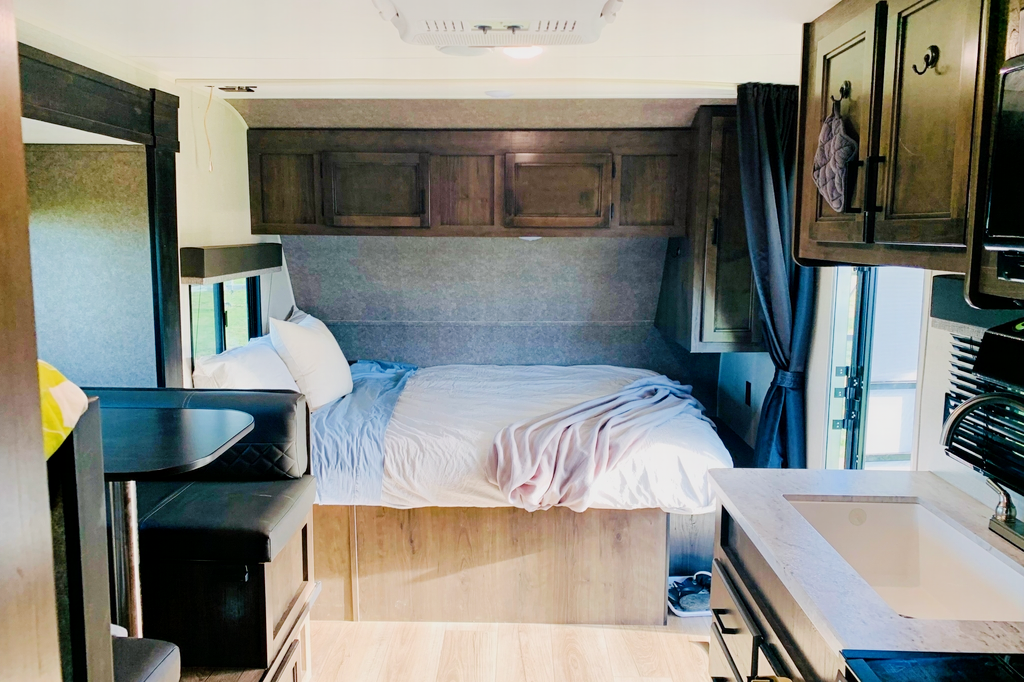 Jay&Sarah's Starcraft Camper