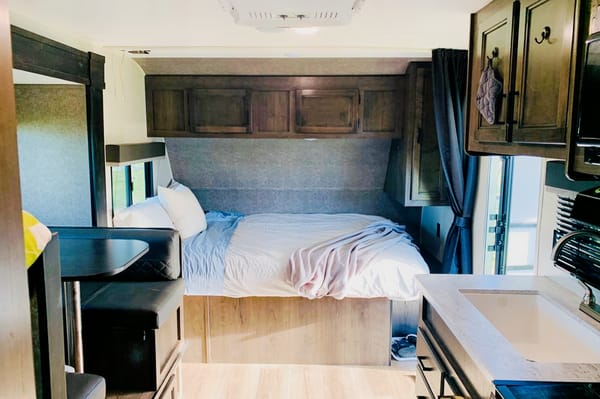 Jay&Sarah's Starcraft Camper