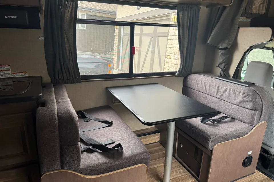 Jollan's Thor Motor Coach 28A Class C
