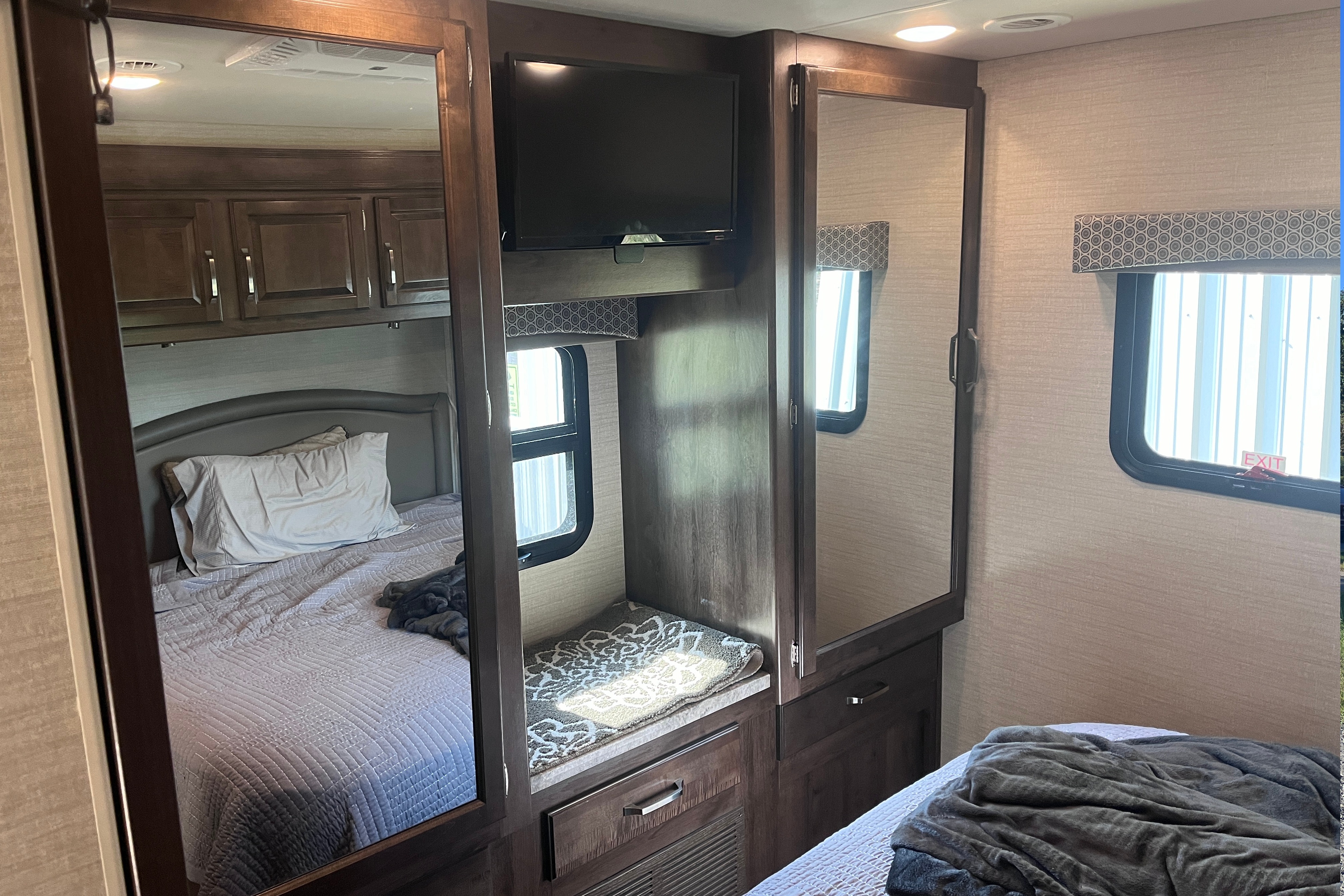 Luxury Greyhawk 30X Class C | Free Starlink WiFi | Fully Equipped