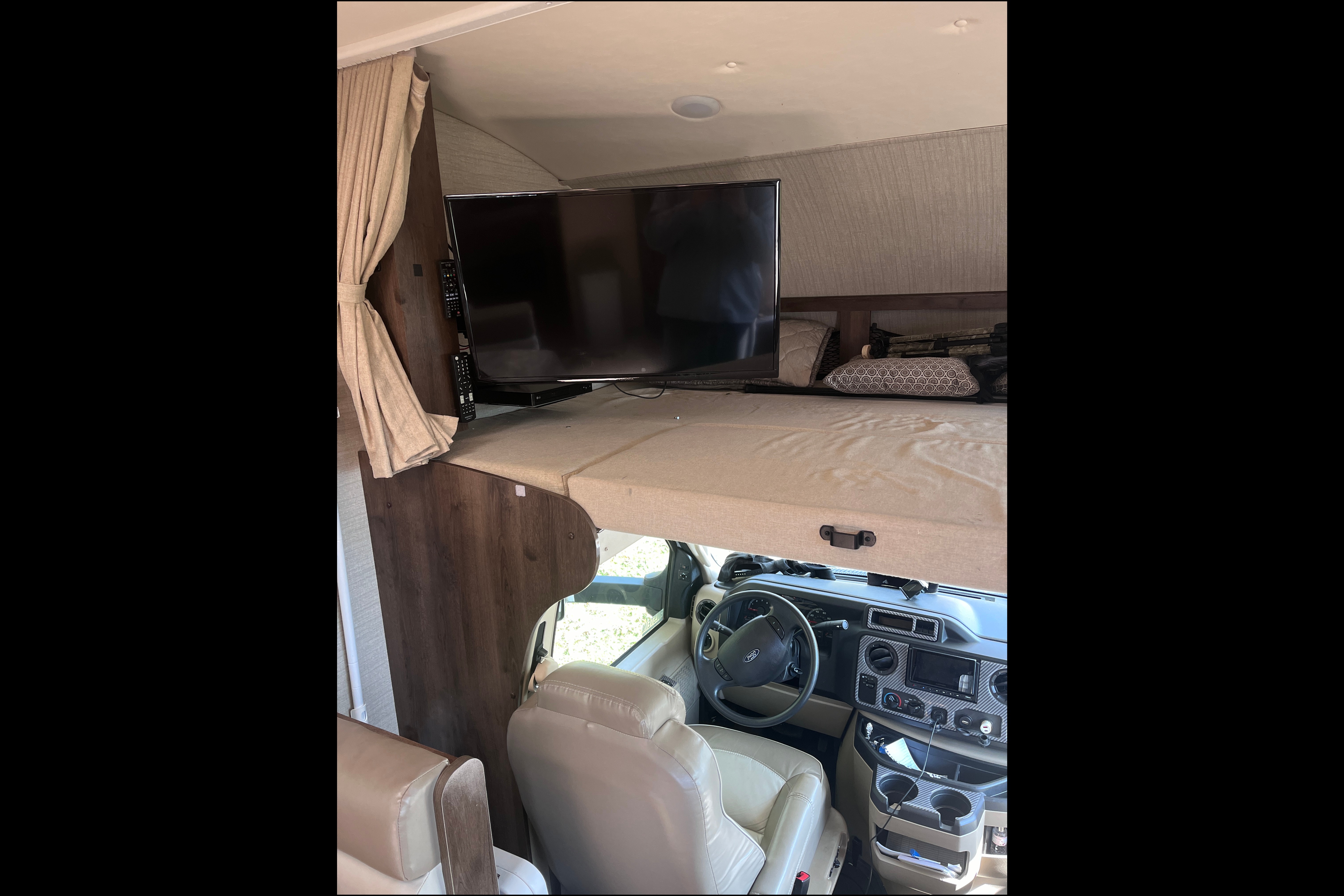 Luxury Greyhawk 30X Class C | Free Starlink WiFi | Fully Equipped