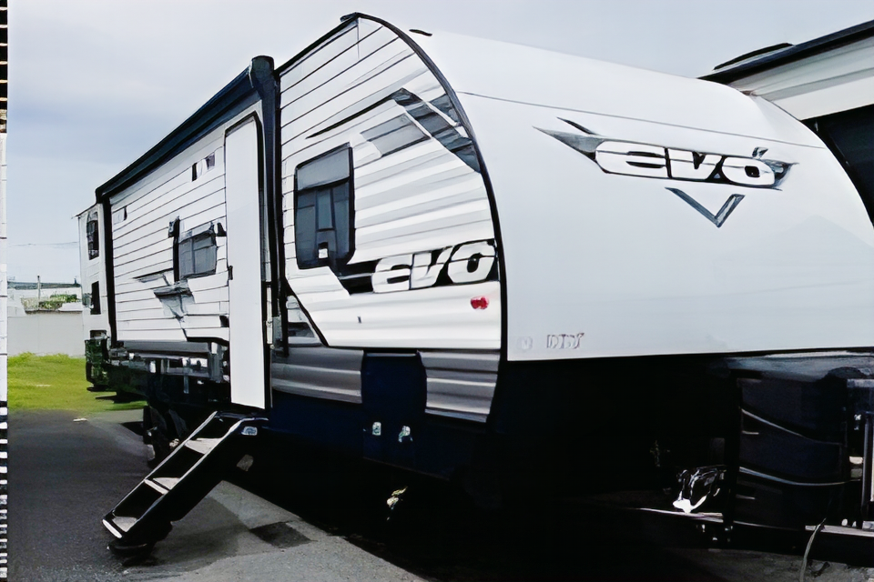 Ellie- Luxury camping with plenty of space 