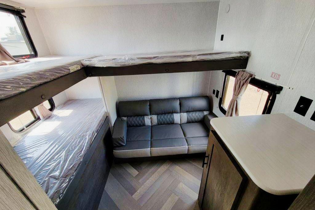 Ellie- Luxury camping with plenty of space 