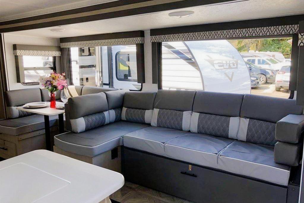 Ellie- Luxury camping with plenty of space 