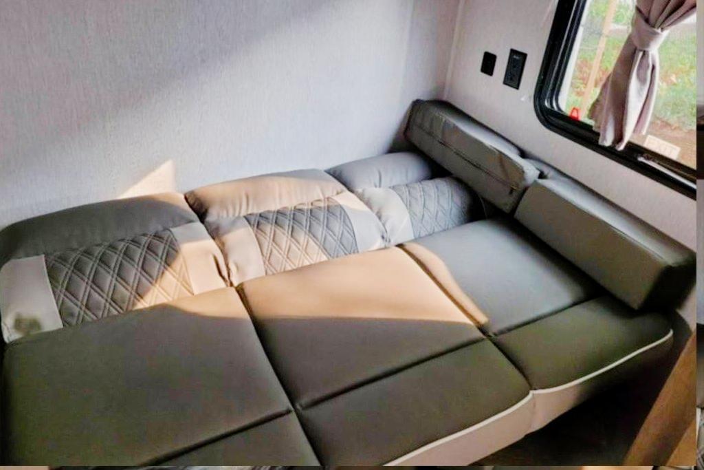 Ellie- Luxury camping with plenty of space 