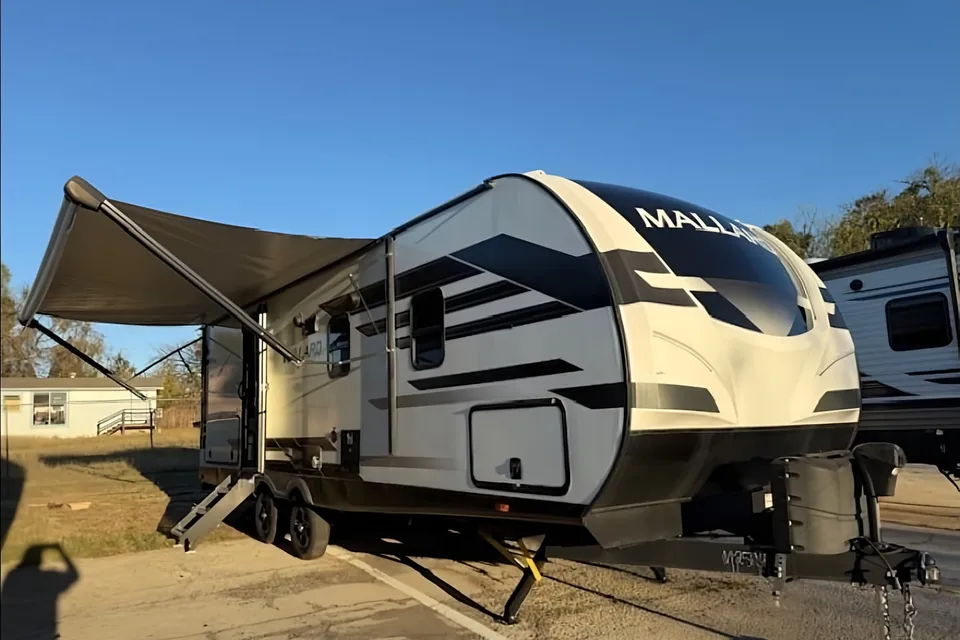 Mallard with Bunks and King bed: No Prep fee. Fully Equipped: Delivery Avail. ($85)