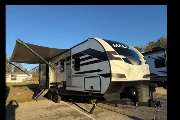 Mallard with Bunks and King bed: No Prep fee. Fully Equipped: Delivery Avail. ($85)