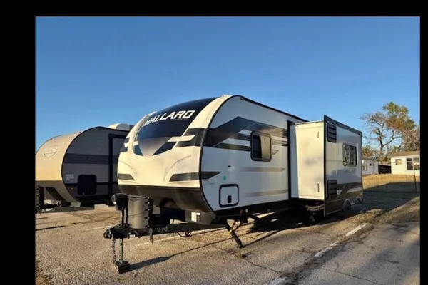 Mallard with Bunks and King bed: No Prep fee. Fully Equipped: Delivery Avail. ($85)