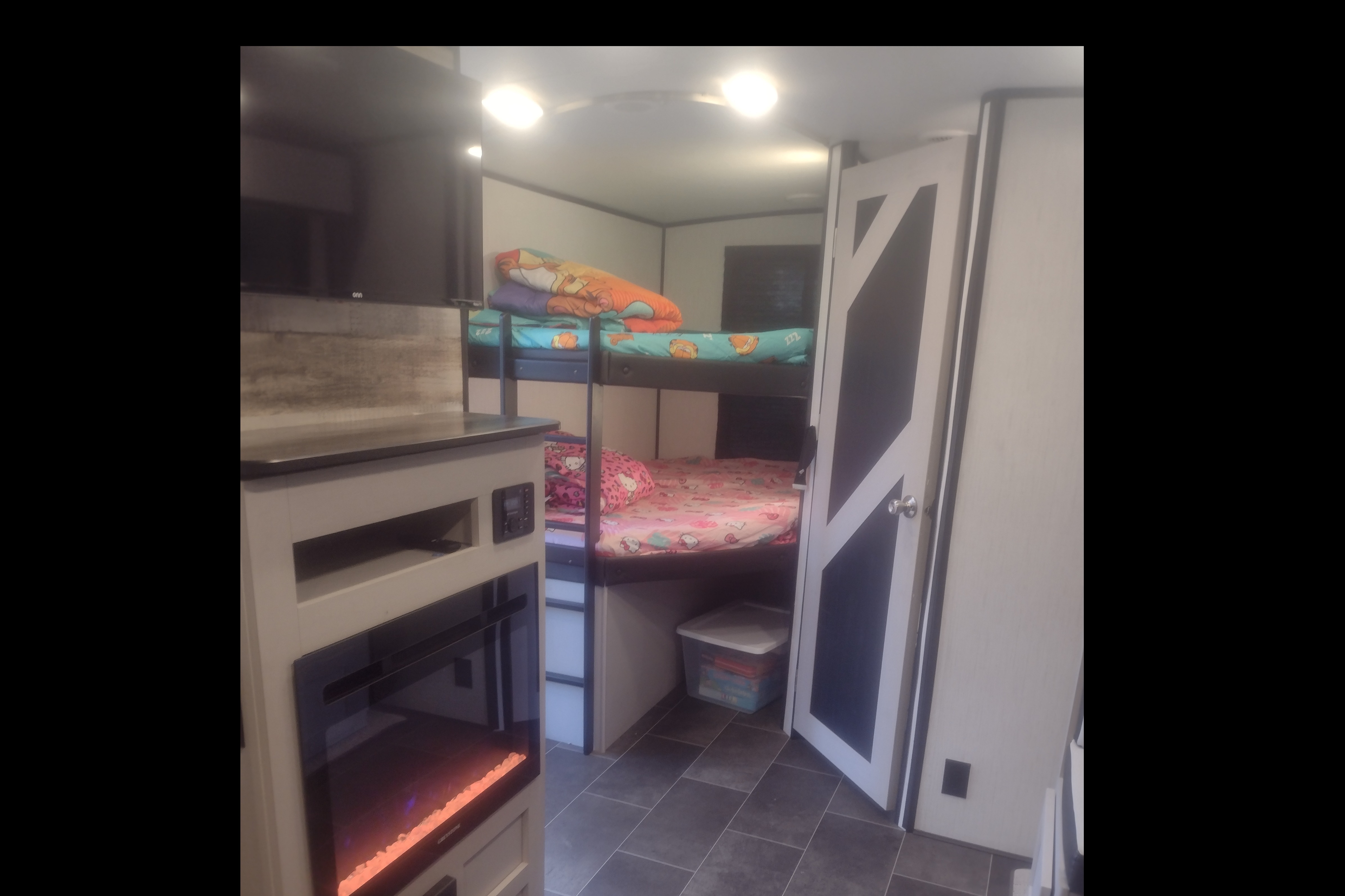 Mallard with Bunks and King bed: No Prep fee. Fully Equipped: Delivery Avail. ($85)