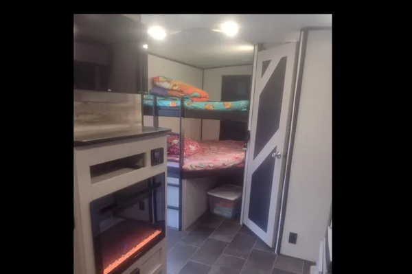 Mallard with Bunks and King bed: No Prep fee. Fully Equipped: Delivery Avail. ($85)
