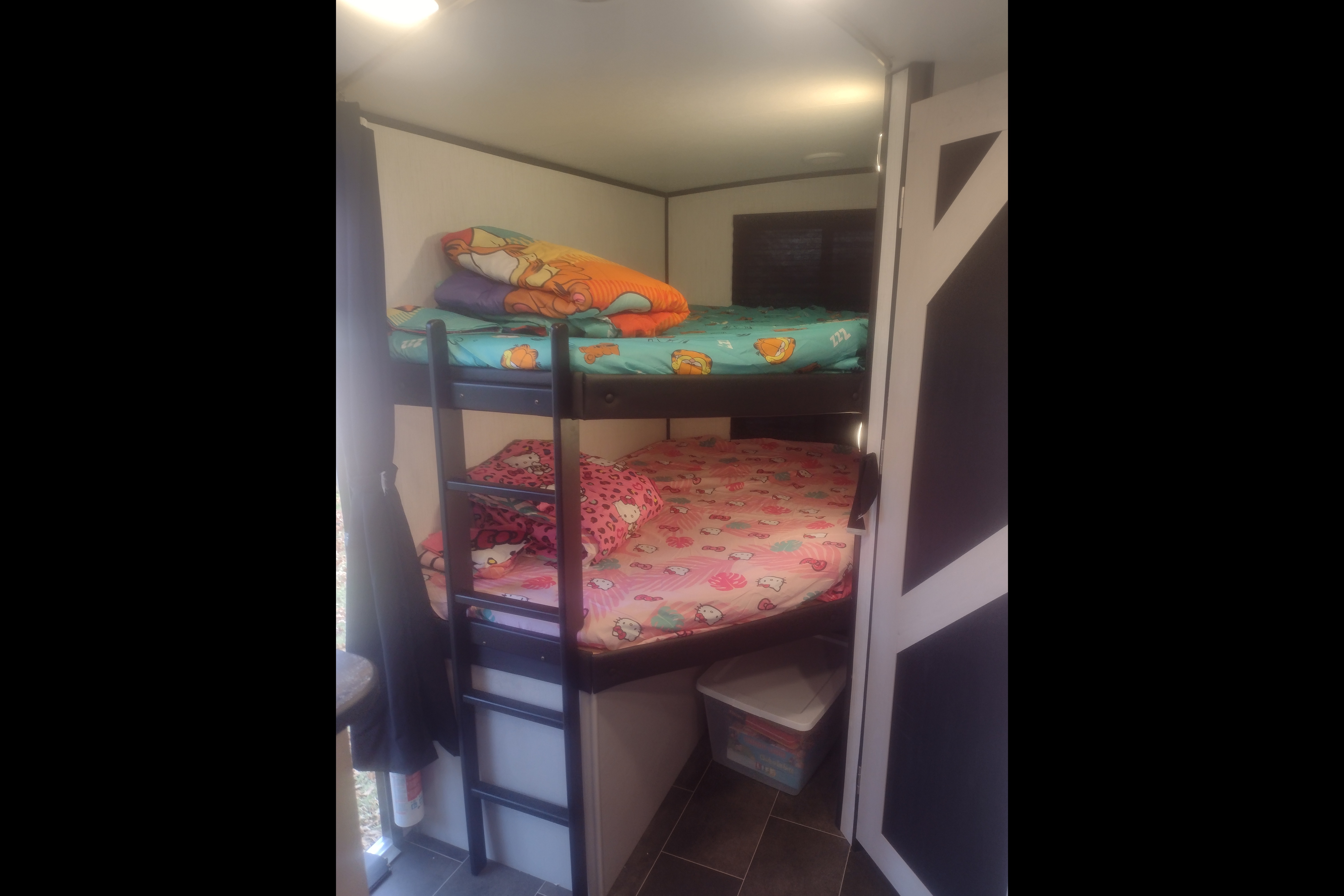 Mallard with Bunks and King bed: No Prep fee. Fully Equipped: Delivery Avail. ($85)