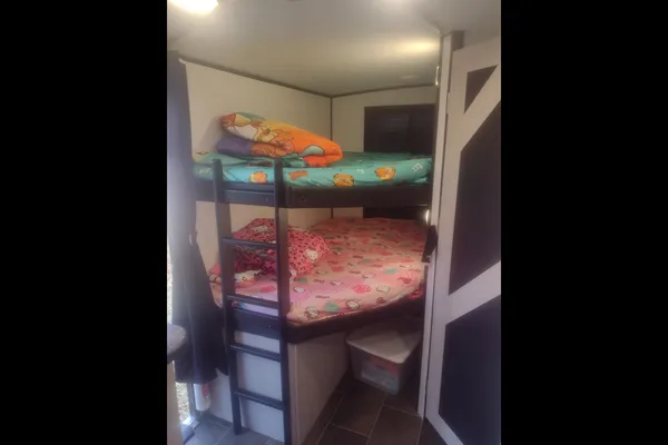 Mallard with Bunks and King bed: No Prep fee. Fully Equipped: Delivery Avail. ($85)