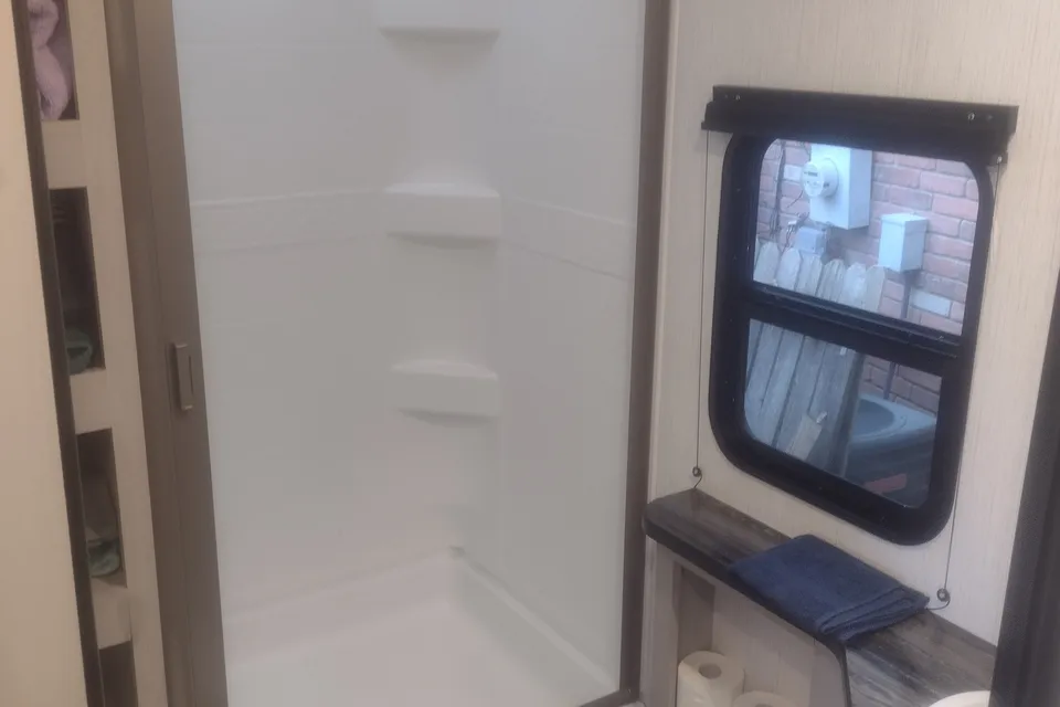 Mallard with Bunks and King bed: No Prep fee. Fully Equipped: Delivery Avail. ($85)