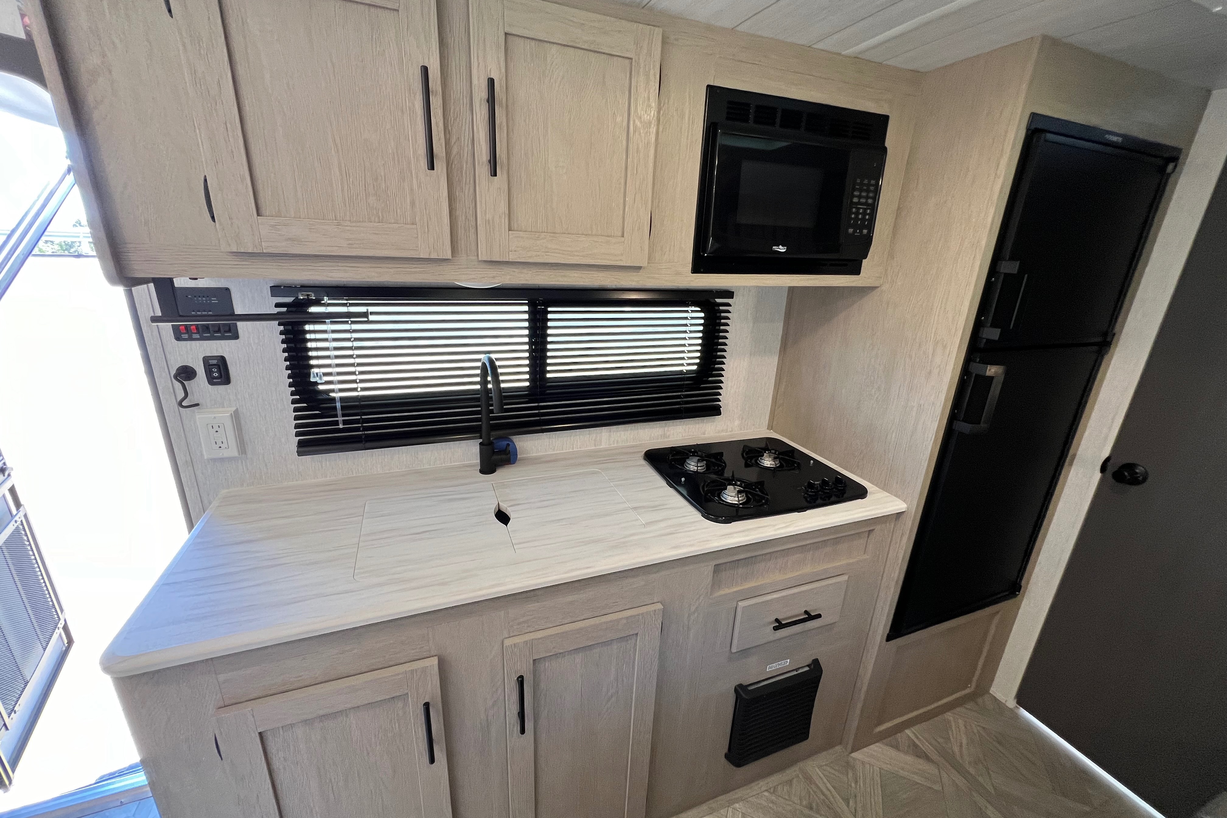 Getaway Adventure Rentals 177BQFS Travel Trailer