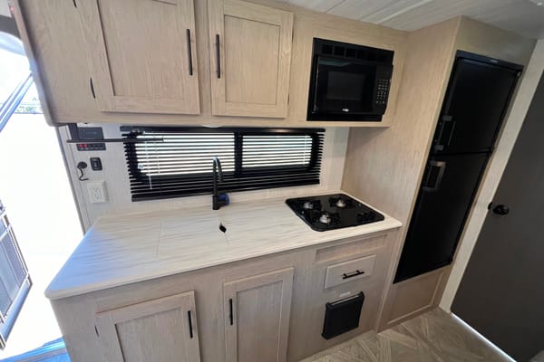 Getaway Adventure Rentals 177BQFS Travel Trailer