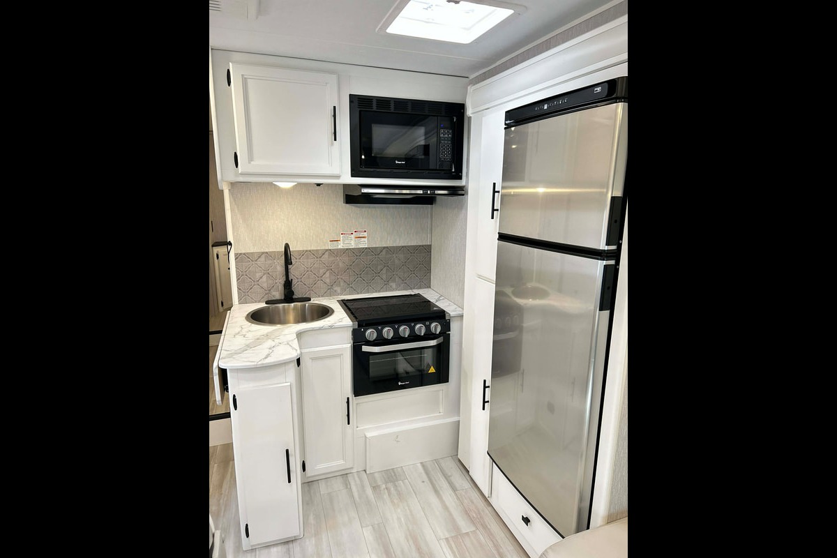The Modern Family Suite Basecamp Coachmen Cross Trail 26XG Class C Godzilla Engine V8