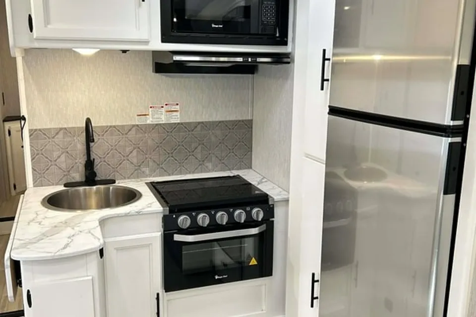 The Modern Family Suite Basecamp Coachmen Cross Trail 26XG Class C Godzilla Engine V8