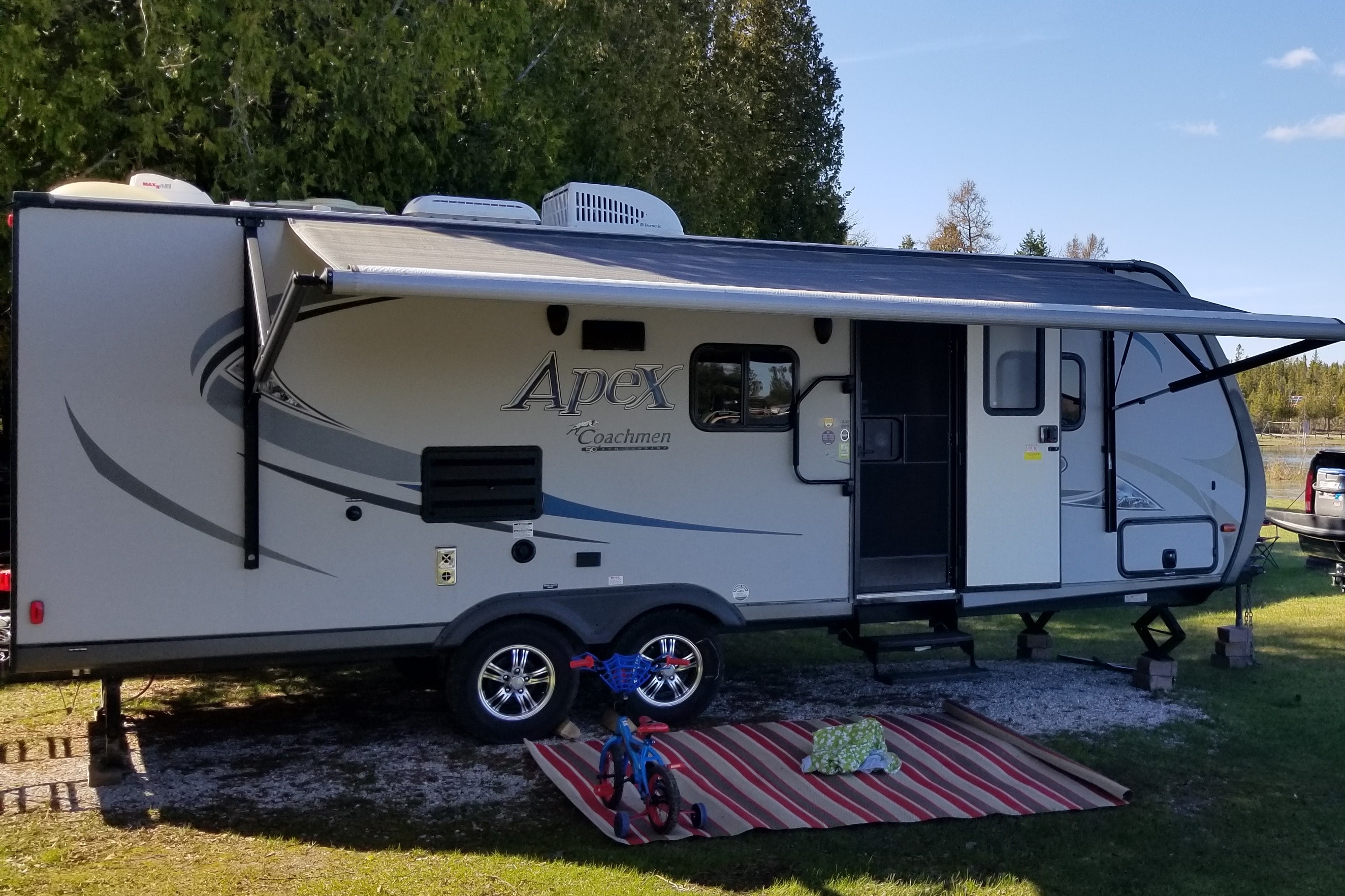 Angelo's Coachmen Ultralight apex Travel Trailer