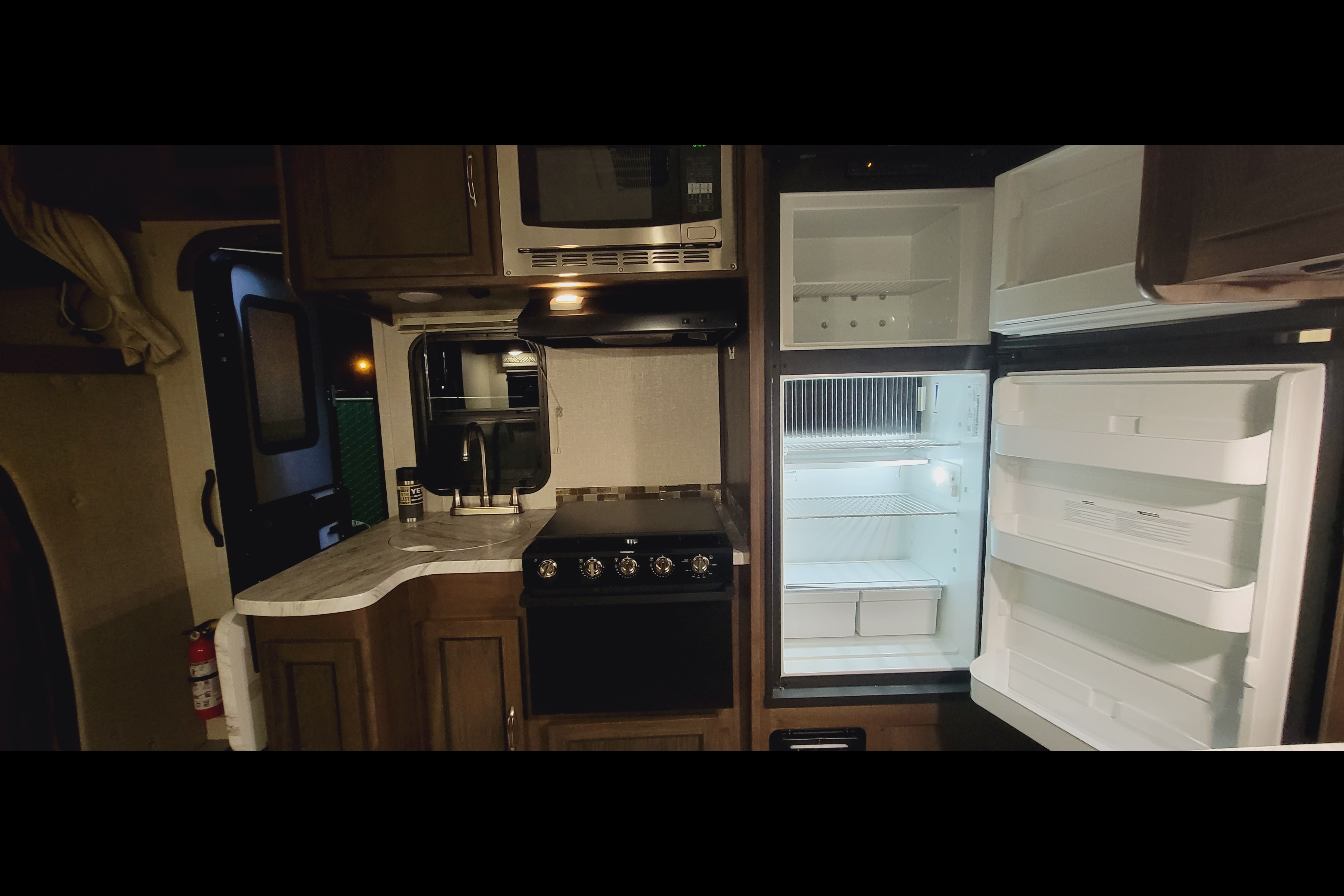 The Silver Star Suite - Double-Slide Deluxe Mercedes Benz Prism 2300DS Exclusive Rental