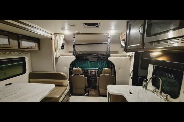 The Silver Star Suite - Double-Slide Deluxe Mercedes Benz Prism 2300DS Exclusive Rental