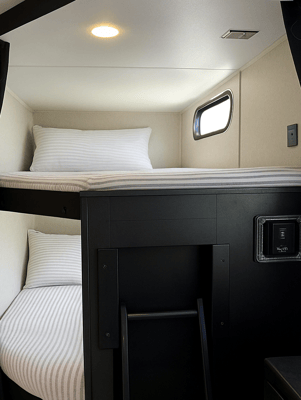Paradise on wheels, bunkhouse.