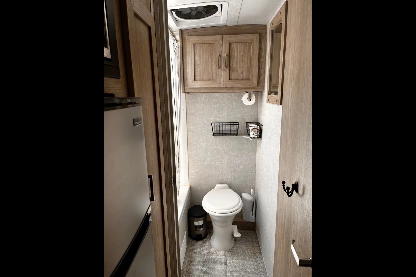 Adventure-Ready Geo Pro 20BHS! Easy to Tow. Sleeps 6