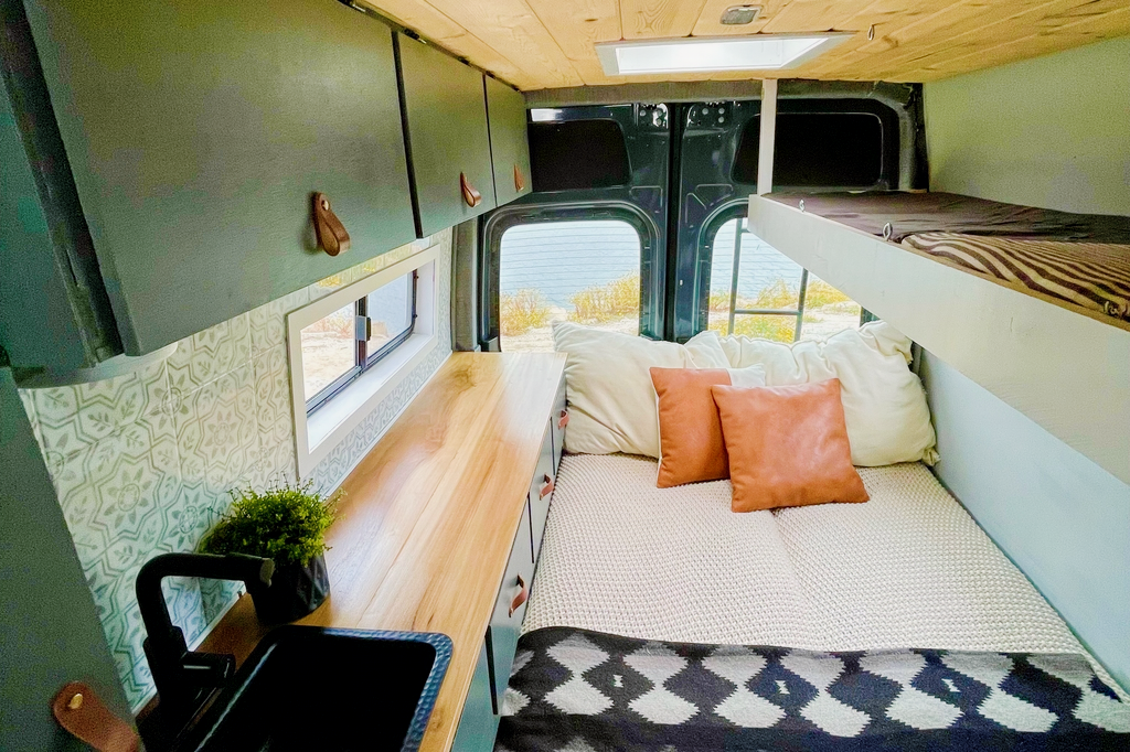 Sprinter Fully stocked for Family on/off Grid