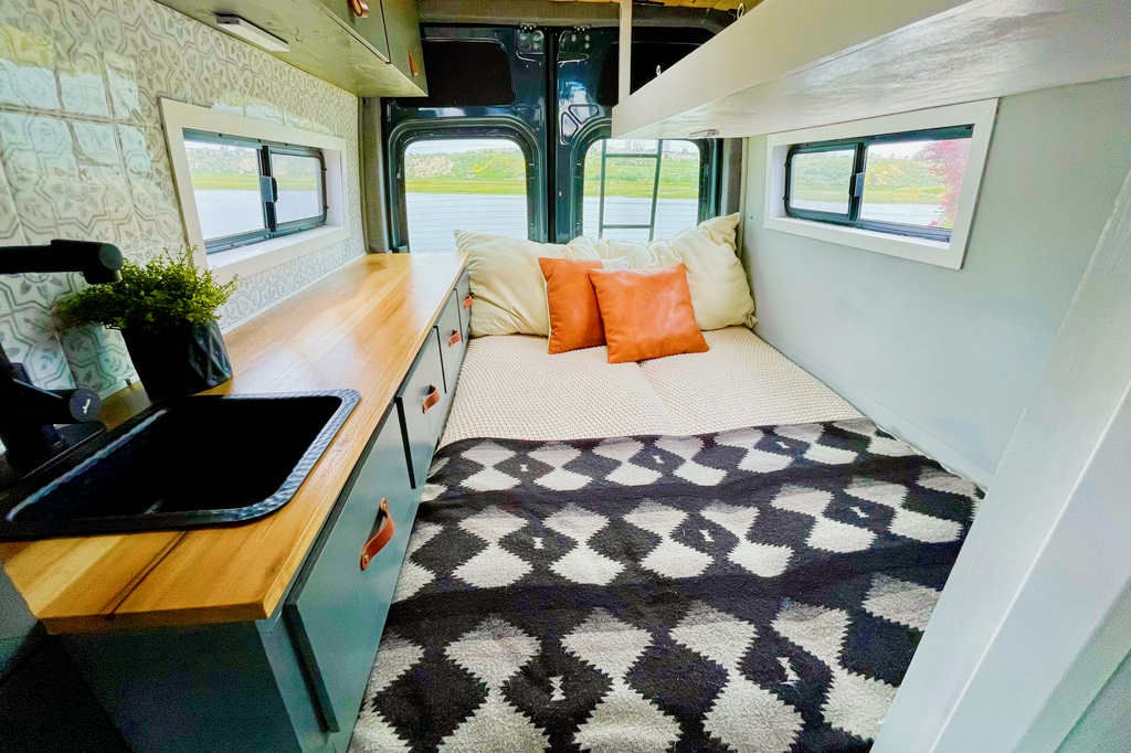 Sprinter Fully stocked for Family on/off Grid