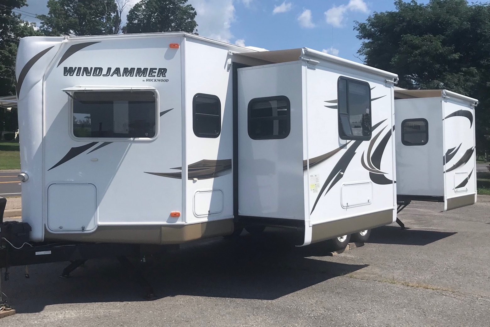 Outstanding Forest River Rockwood 31’ Travel Trailer # 1