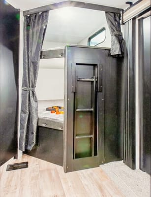 2022, 27-ft Fully Equipped Trailer