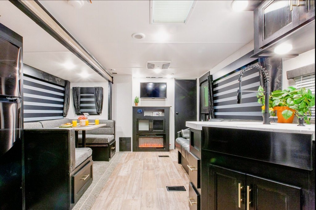 2022, 27-ft Fully Equipped Trailer