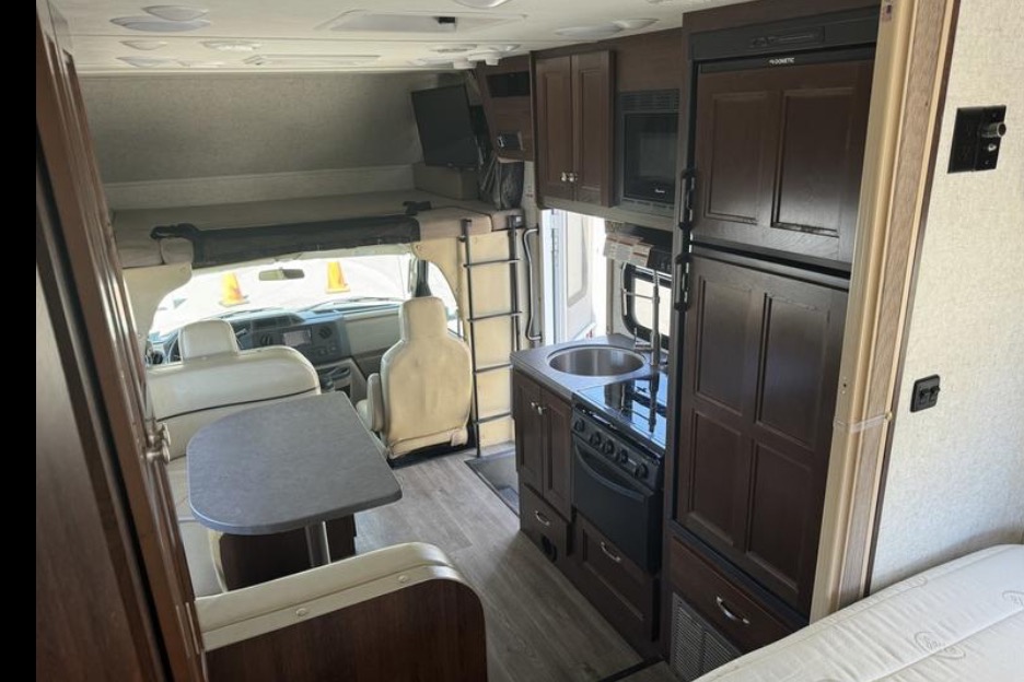 Forest River 2300 Sunseeker Class C