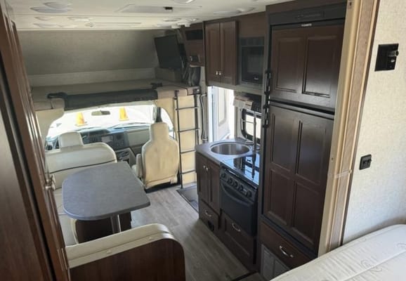 Forest River 2300 Sunseeker Class C