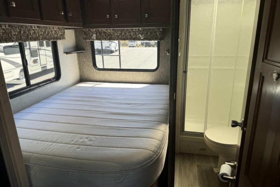 Forest River 2300 Sunseeker Class C