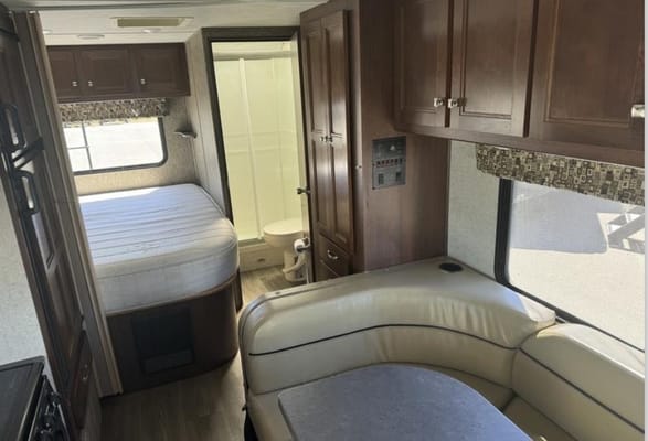 Forest River 2300 Sunseeker Class C