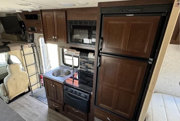 Forest River 2300 Sunseeker Class C