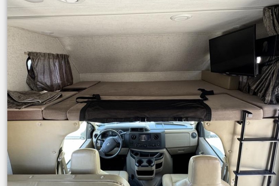 Forest River 2300 Sunseeker Class C