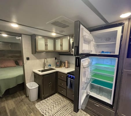 King Bed! Sleeps 8! Delivery & Setup! Luxury Setup!