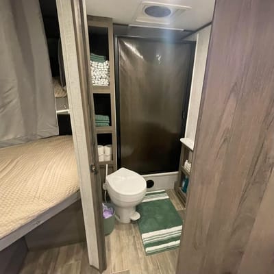 King Bed! Sleeps 8! Delivery & Setup! Luxury Setup!