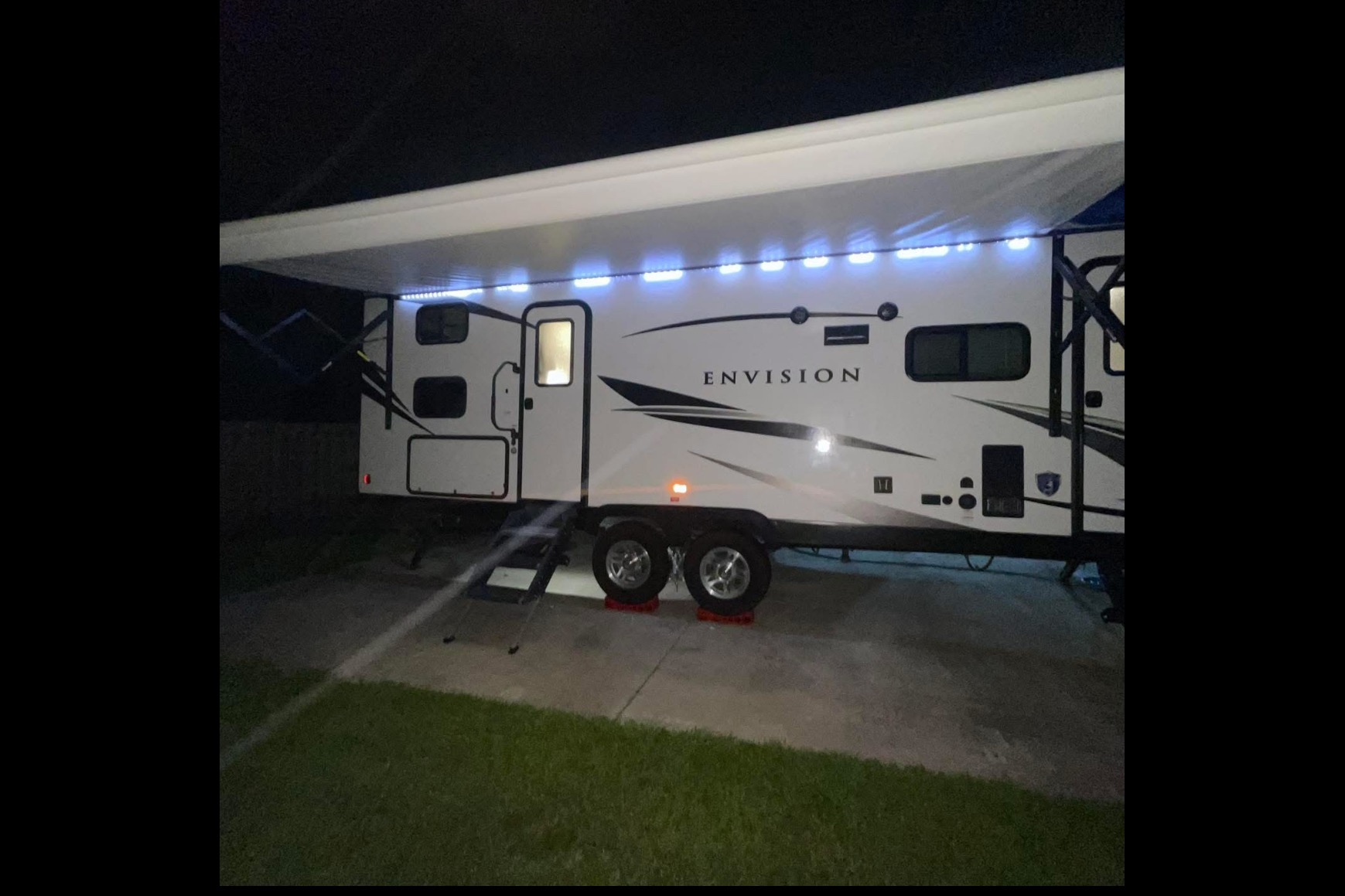King Bed! Sleeps 8! Delivery & Setup! Luxury Setup!