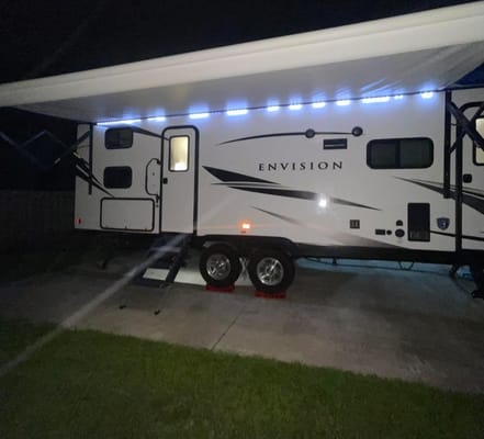 King Bed! Sleeps 8! Delivery & Setup! Luxury Setup!