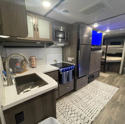 King Bed! Sleeps 8! Delivery & Setup! Luxury Setup!