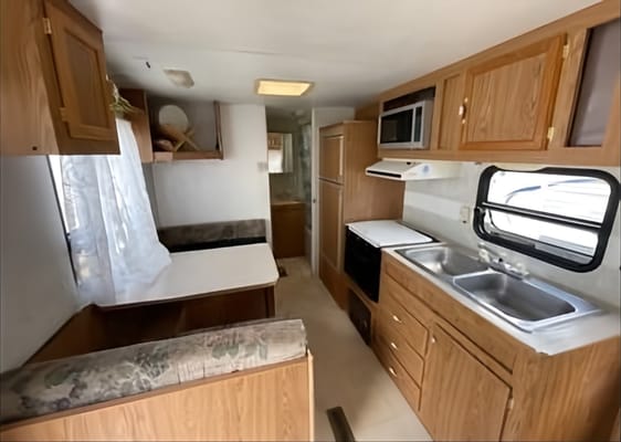 *Family Friendly, Pet friendly*Mallard 27foot Travel Trailer