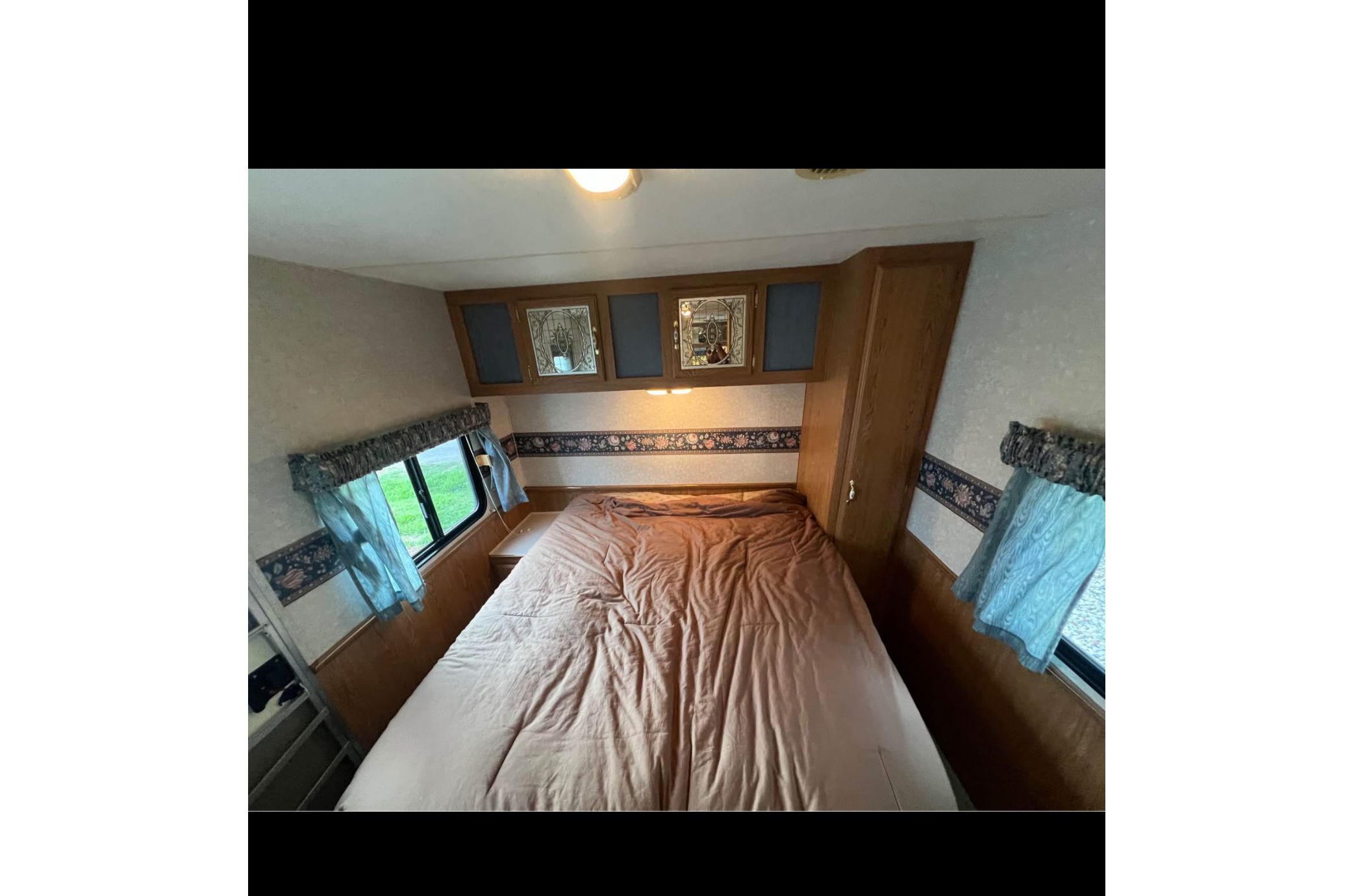 *Family Friendly, Pet friendly*Mallard 27foot Travel Trailer