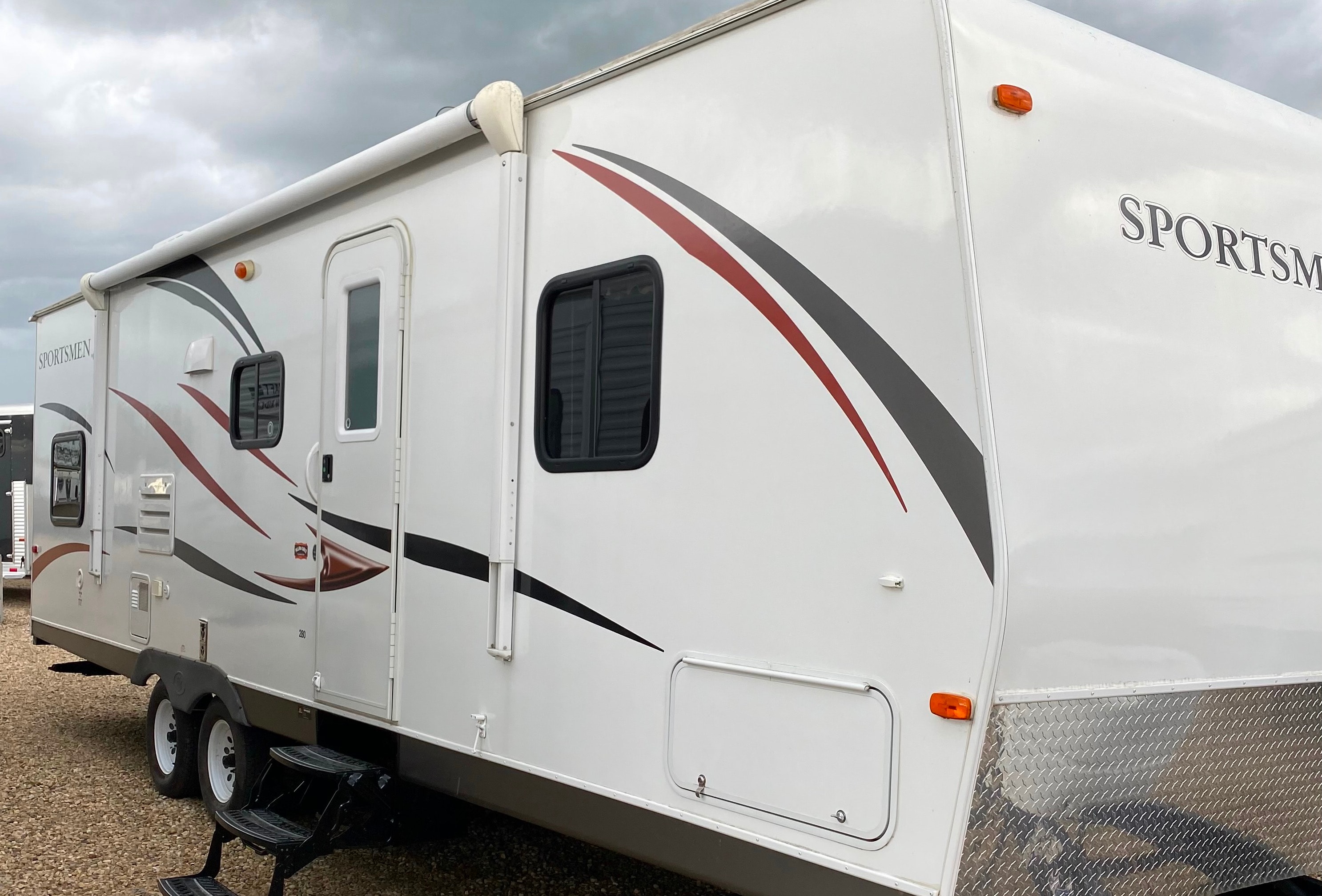 Hilary the 2nd - Clean 28’ Travel Trailer