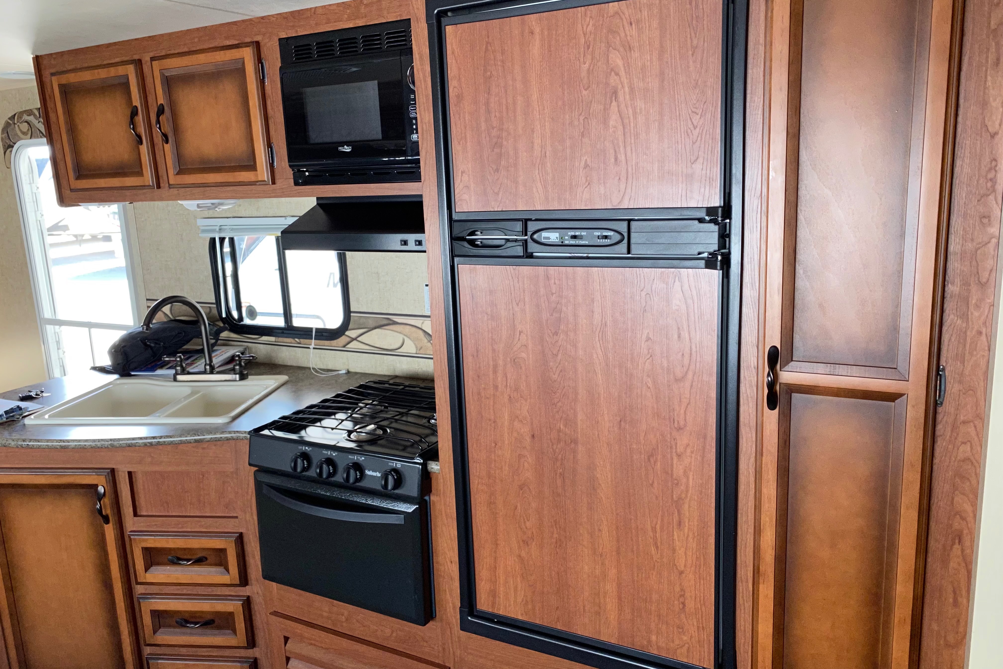 Hilary the 2nd - Clean 28’ Travel Trailer