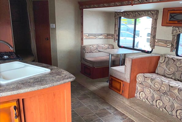 Hilary the 2nd - Clean 28’ Travel Trailer