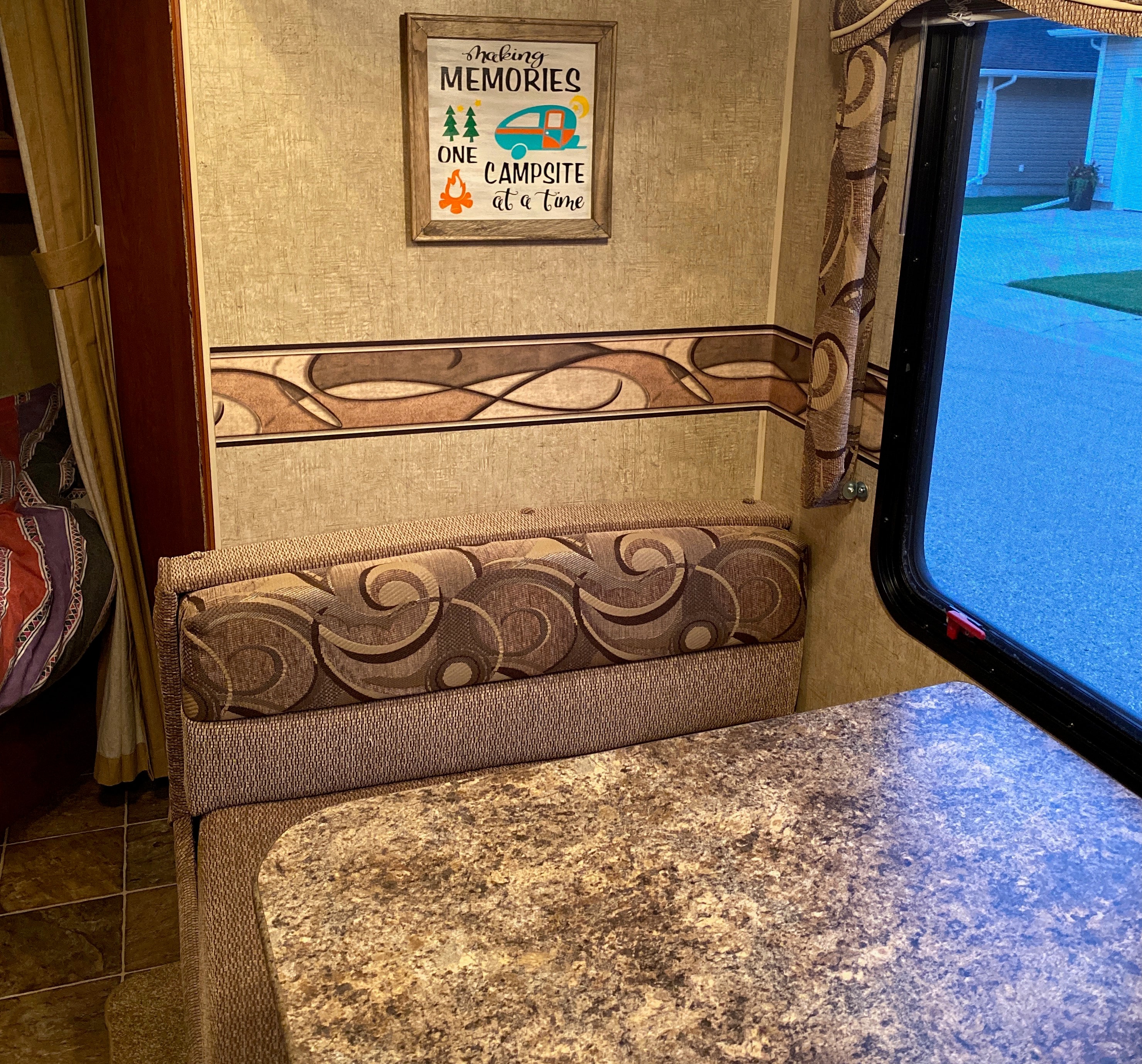 Hilary the 2nd - Clean 28’ Travel Trailer