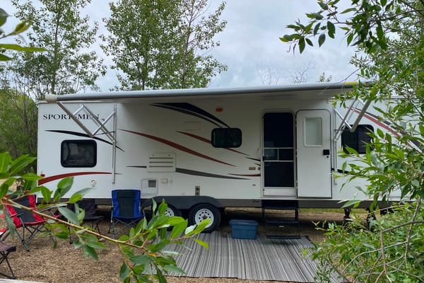 Hilary the 2nd - Clean 28’ Travel Trailer